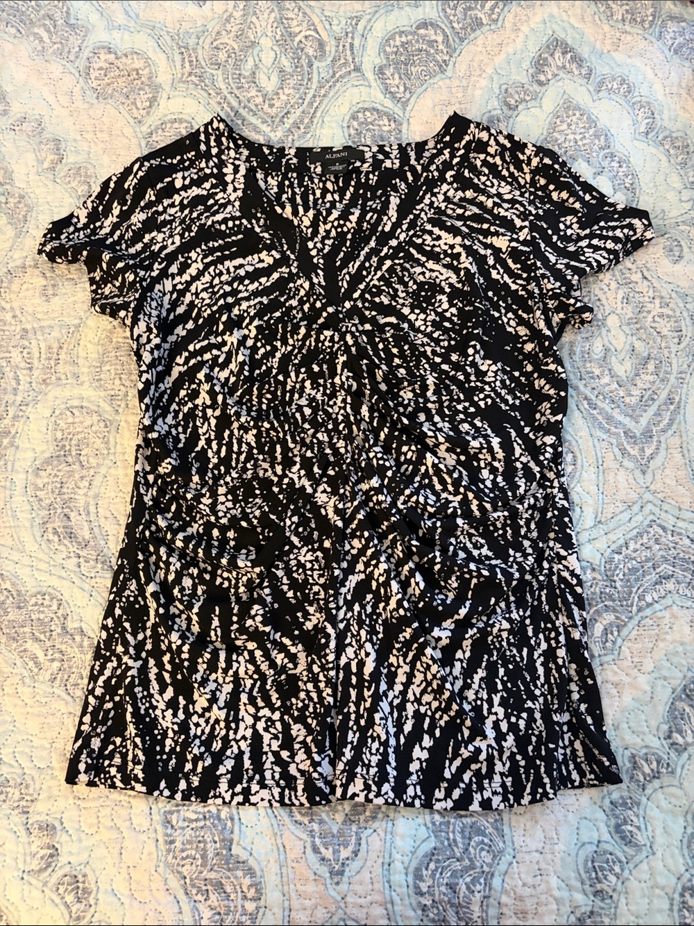 Alfani Black and White Abstract Print Short Sleeve Tee